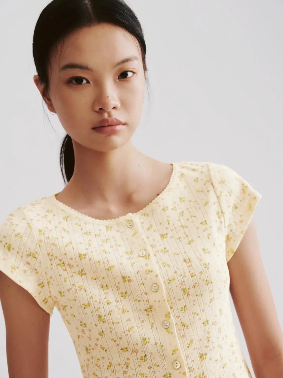18760-floral-printed-cropped-skinny-fit-t-shirts-for-all-day-comfort-3.webp Floral Printed Cropped Skinny Fit T-Shirts For All Day Comfort