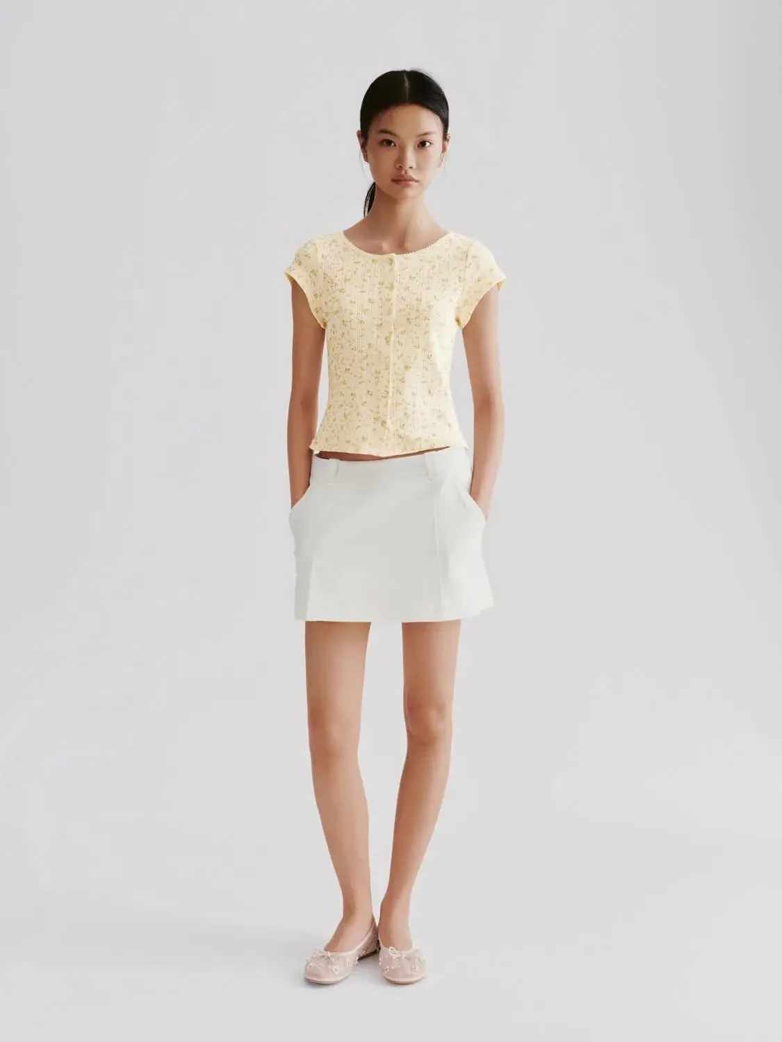 18760-floral-printed-cropped-skinny-fit-t-shirts-for-all-day-comfort-4.webp Floral Printed Cropped Skinny Fit T-Shirts For All Day Comfort