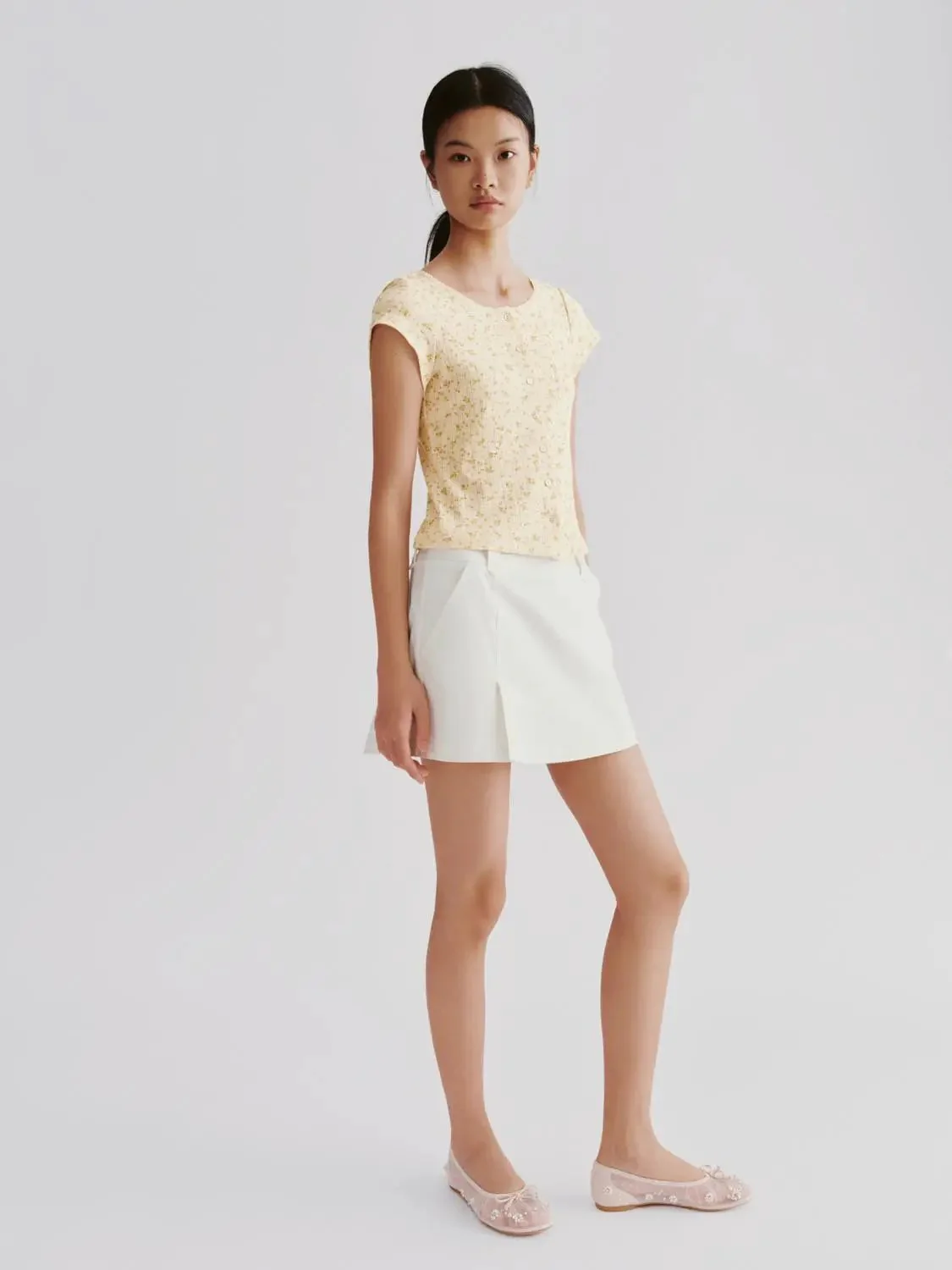 18760-floral-printed-cropped-skinny-fit-t-shirts-for-all-day-comfort-5.webp Floral Printed Cropped Skinny Fit T-Shirts For All Day Comfort