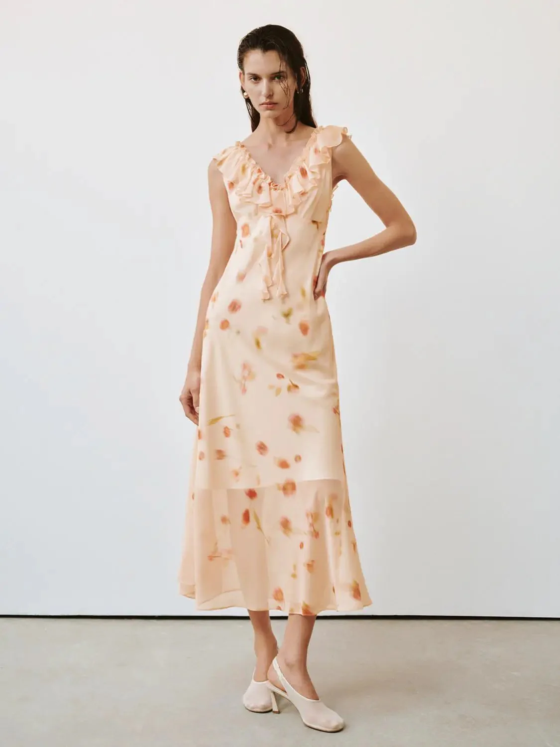 1880-ruffle-collar-sleeveless-floral-print-maxi-dresses-1.webp Ruffle Collar Sleeveless Floral Print Maxi Dresses