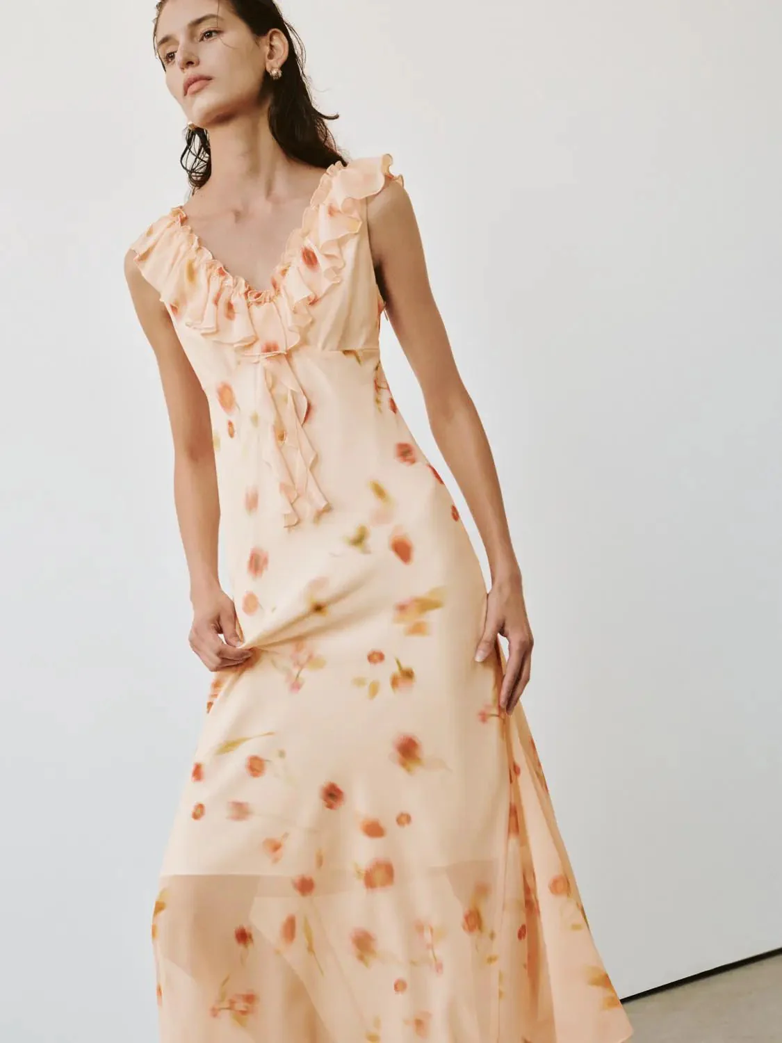 1880-ruffle-collar-sleeveless-floral-print-maxi-dresses-2.webp Ruffle Collar Sleeveless Floral Print Maxi Dresses