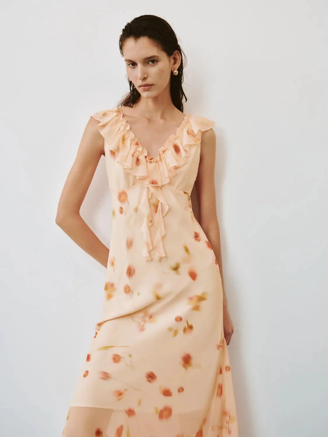 1880-ruffle-collar-sleeveless-floral-print-maxi-dresses-5.webp Ruffle Collar Sleeveless Floral Print Maxi Dresses