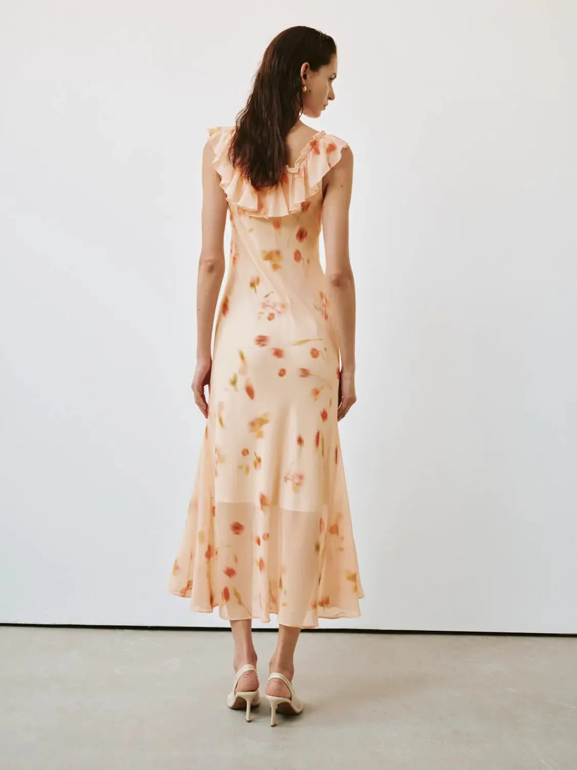 1880-ruffle-collar-sleeveless-floral-print-maxi-dresses-6.webp Ruffle Collar Sleeveless Floral Print Maxi Dresses