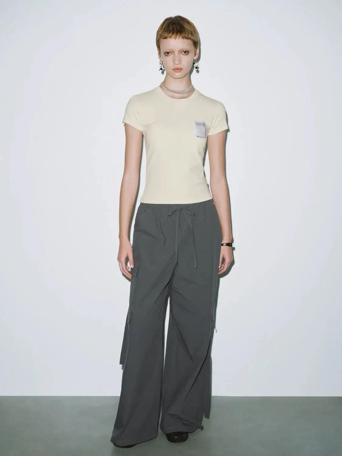 18810-drawstring-pull-on-flap-pocket-wide-leg-cargo-pants-2.webp Drawstring Pull On Flap Pocket Wide Leg Cargo Pants
