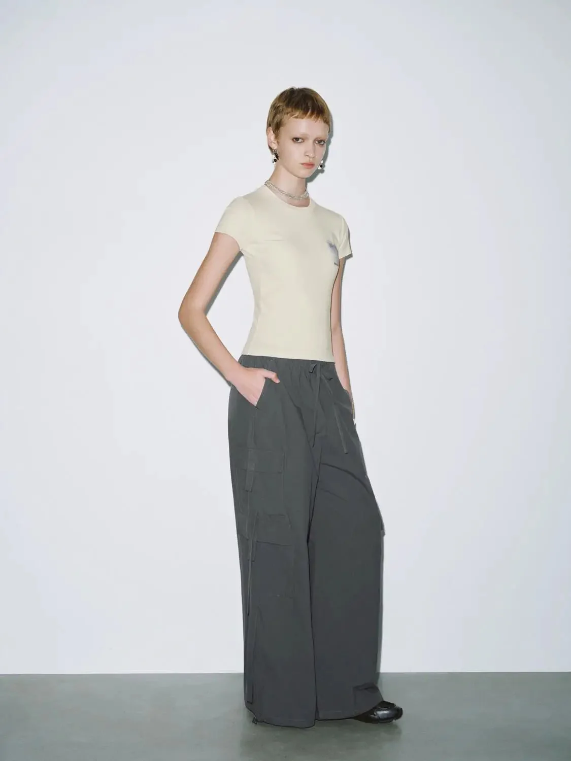 18810-drawstring-pull-on-flap-pocket-wide-leg-cargo-pants-4.webp Drawstring Pull On Flap Pocket Wide Leg Cargo Pants