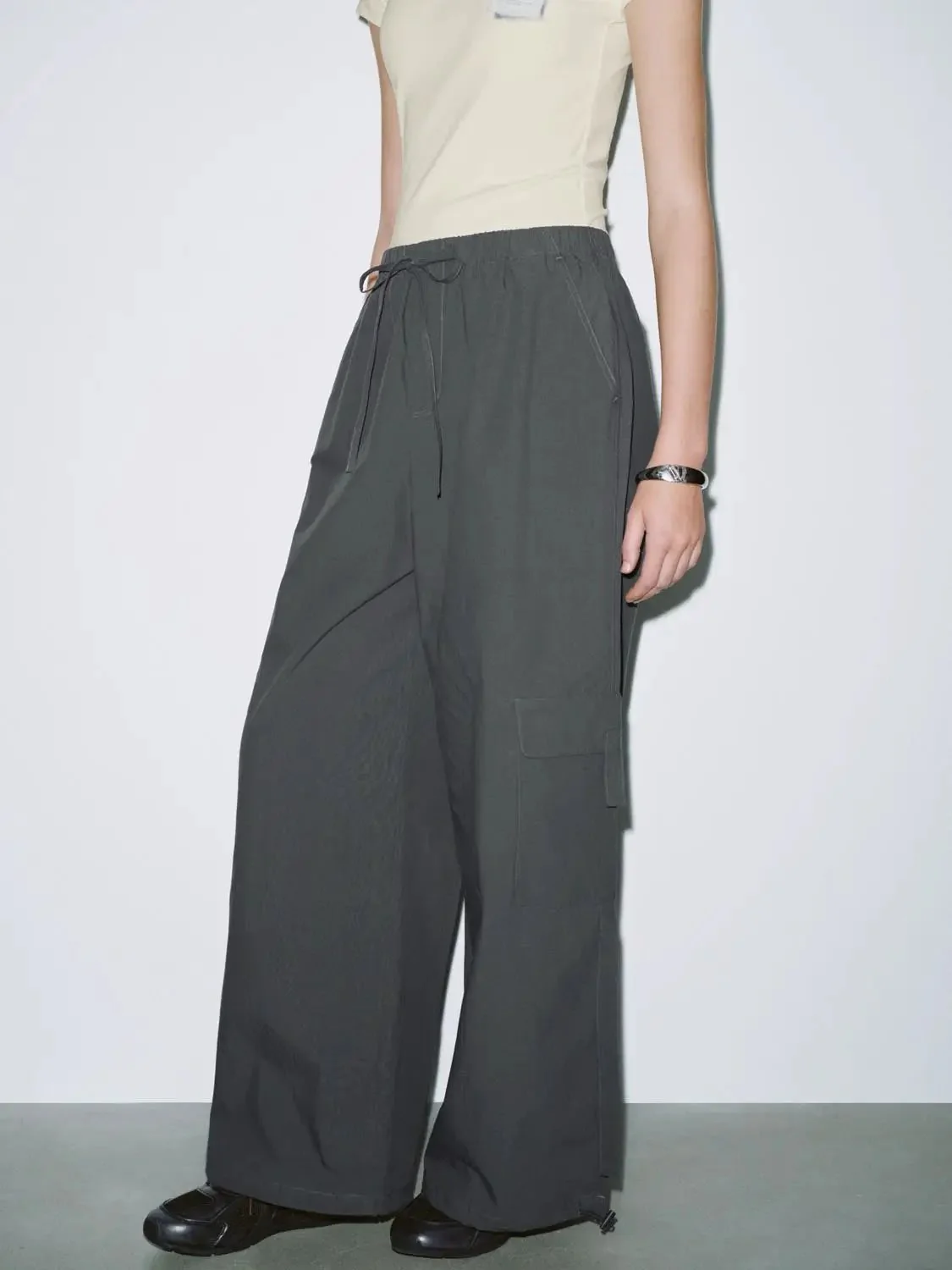 18810-drawstring-pull-on-flap-pocket-wide-leg-cargo-pants-6.webp Drawstring Pull On Flap Pocket Wide Leg Cargo Pants