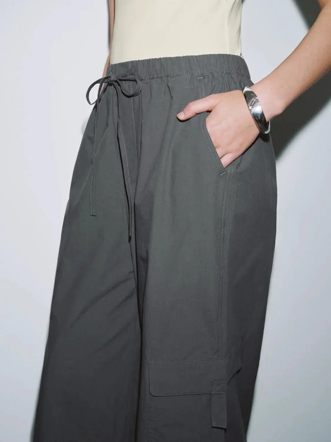 18810-drawstring-pull-on-flap-pocket-wide-leg-cargo-pants-7.webp Drawstring Pull On Flap Pocket Wide Leg Cargo Pants