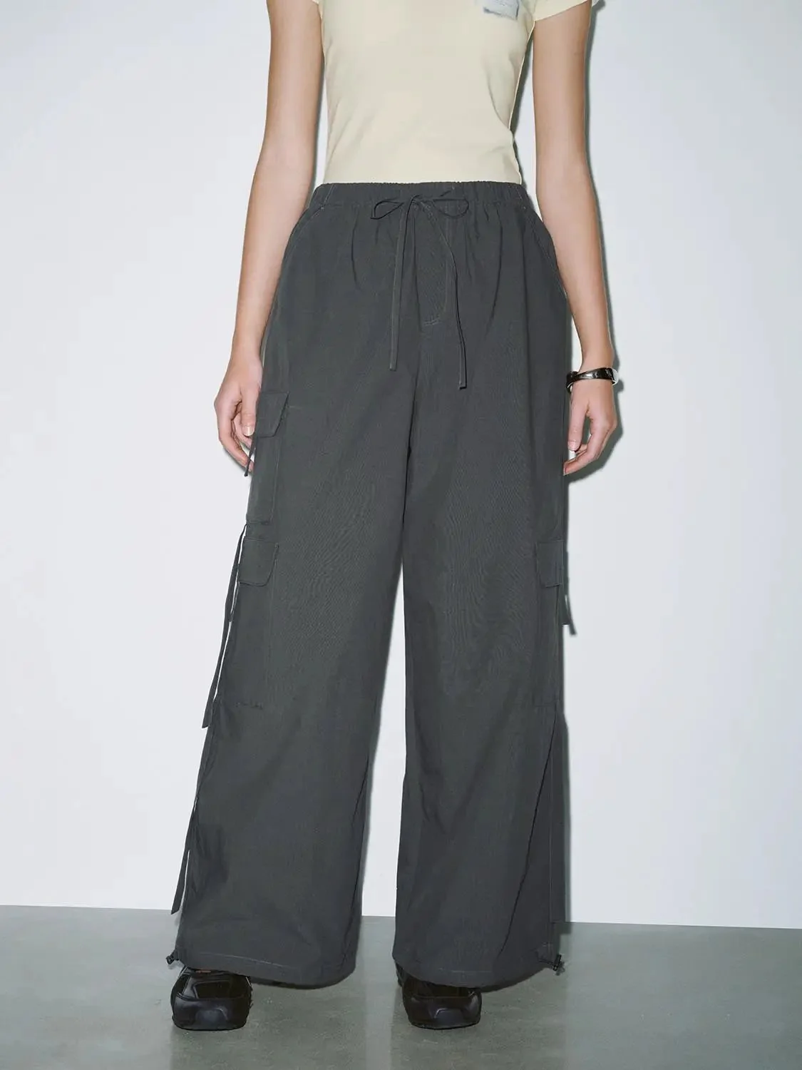 18810-drawstring-pull-on-flap-pocket-wide-leg-cargo-pants-9.webp Drawstring Pull On Flap Pocket Wide Leg Cargo Pants