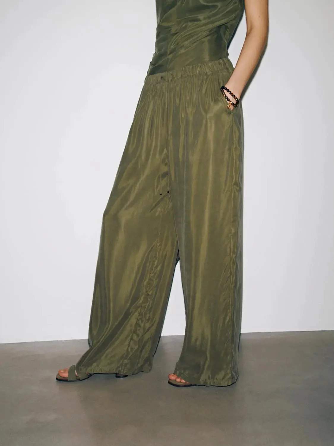 18837-women-drawstring-pull-on-wide-leg-pants-casual-comfort-everyday-wear-3.webp Women Drawstring Pull On Wide Leg Pants Casual Comfort Everyday Wear