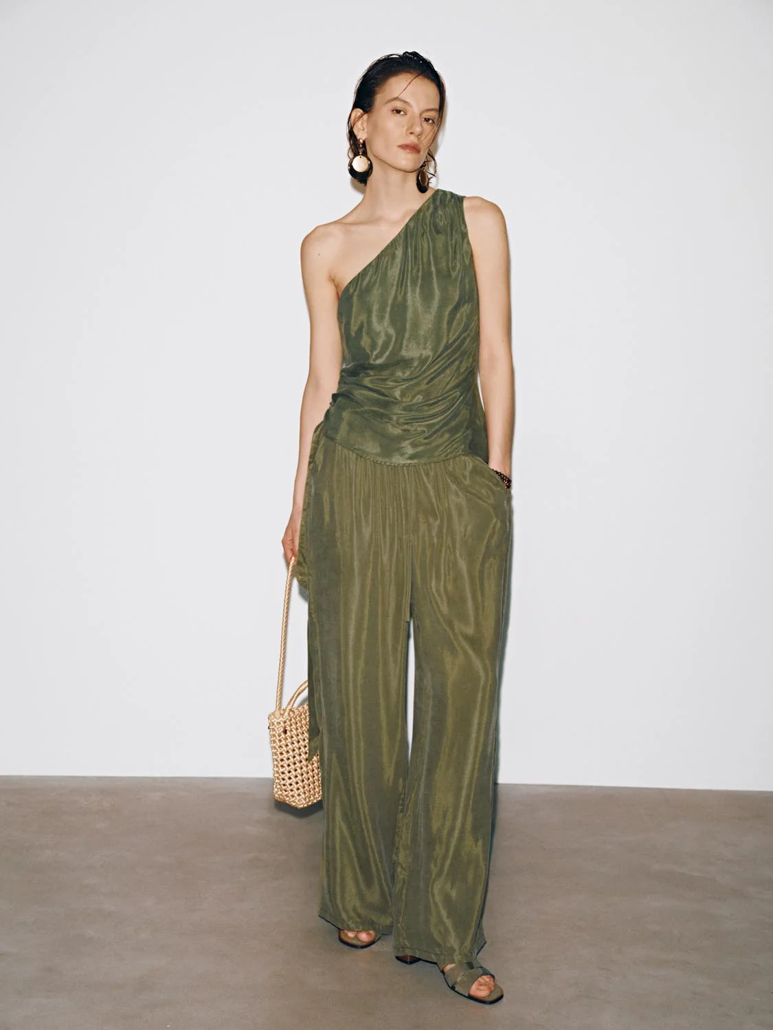 18837-women-drawstring-pull-on-wide-leg-pants-casual-comfort-everyday-wear-7.webp Women Drawstring Pull On Wide Leg Pants Casual Comfort Everyday Wear