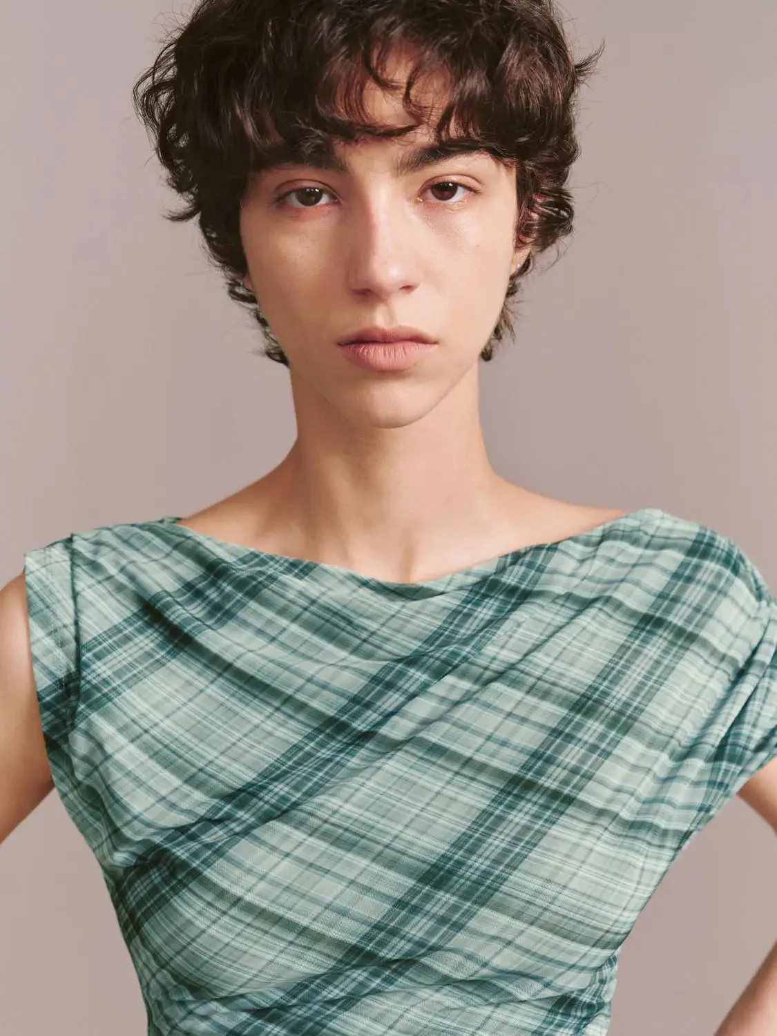18873-contrast-check-asymmetric-slope-shoulder-cotton-t-shirts-3.webp Contrast Check Asymmetric Slope Shoulder Cotton T-Shirts