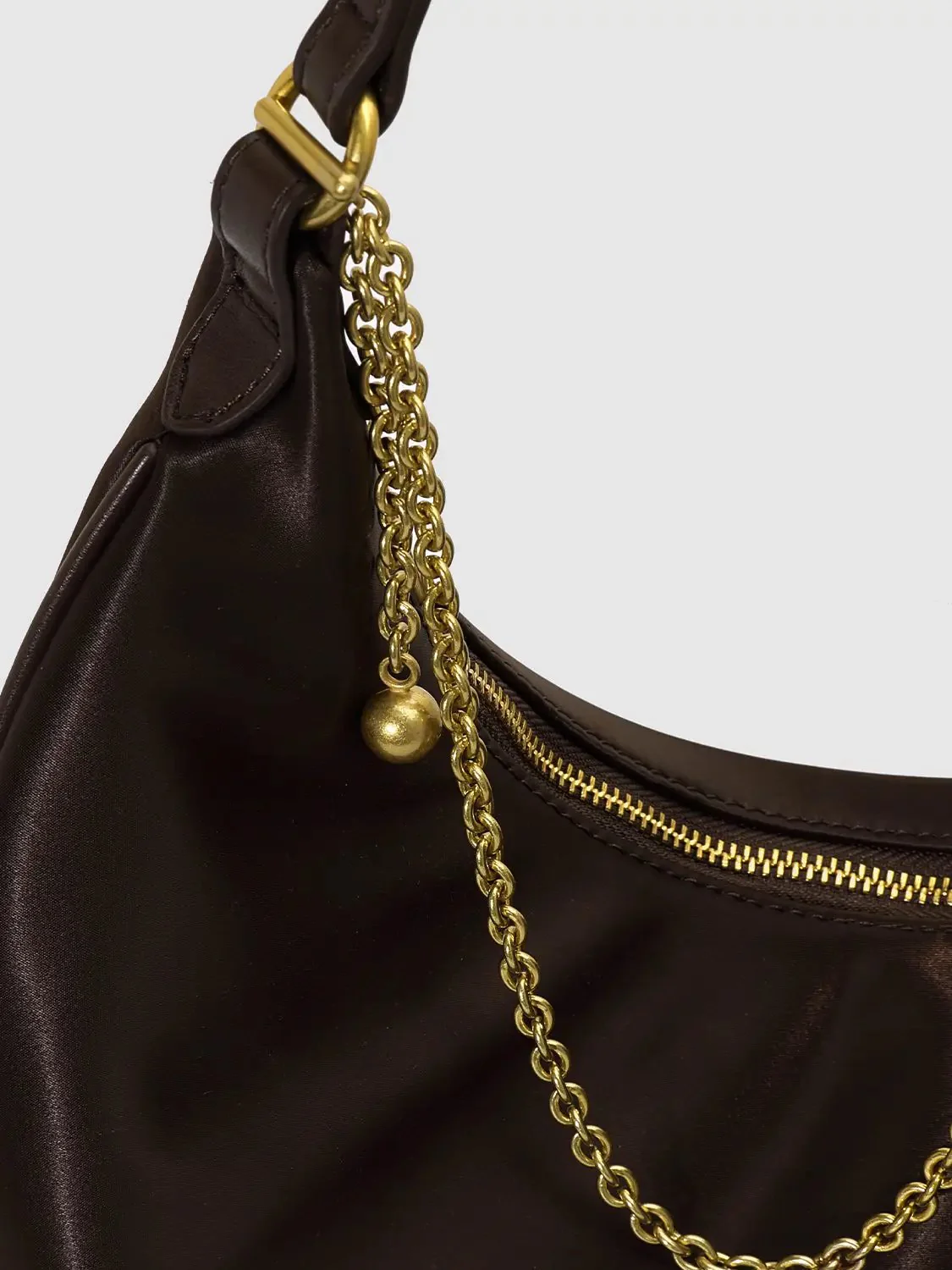 18970-chain-detail-crescent-stretch-fabric-shoulder-bags-4.webp Chain Detail Crescent Stretch Fabric Shoulder Bags