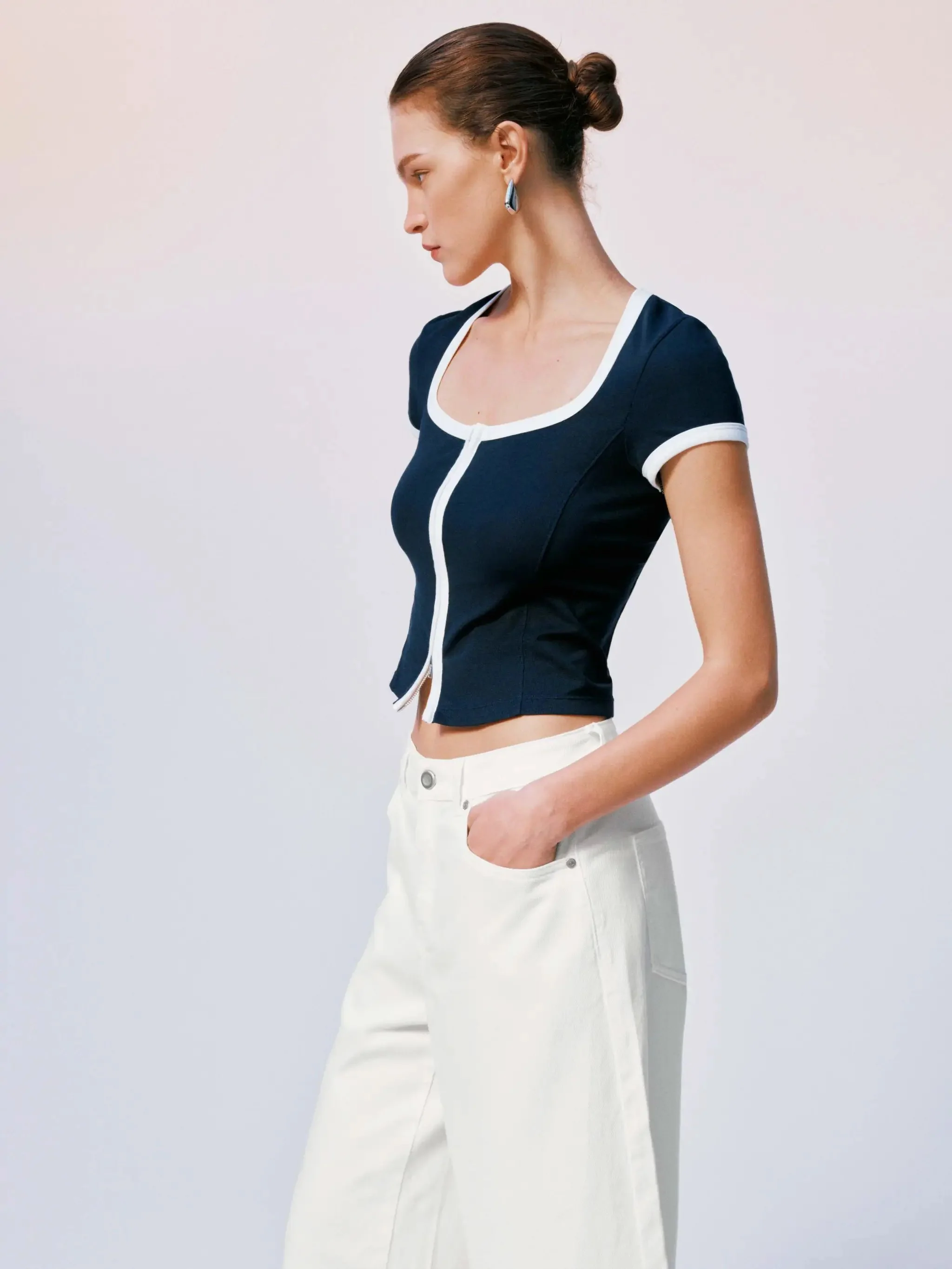 18980-contrast-trim-square-neck-zip-up-cropped-skinny-fit-t-shirts-2.webp Contrast Trim Square Neck Zip Up Cropped Skinny Fit T-Shirts