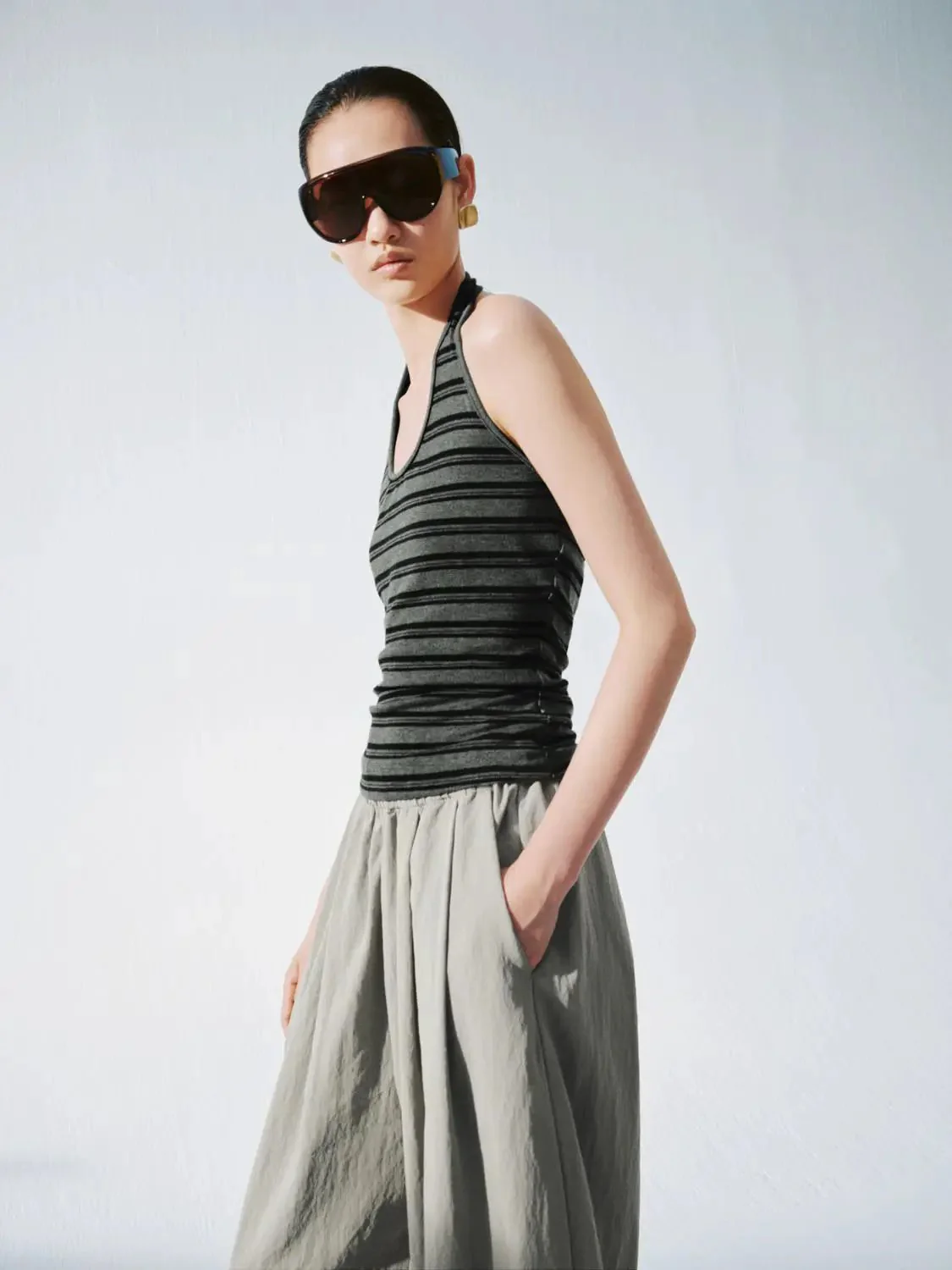 19012-halter-u-neck-contrast-striped-skinny-fit-tank-tops-2.webp Halter U-Neck Contrast Striped Skinny Fit Tank Tops