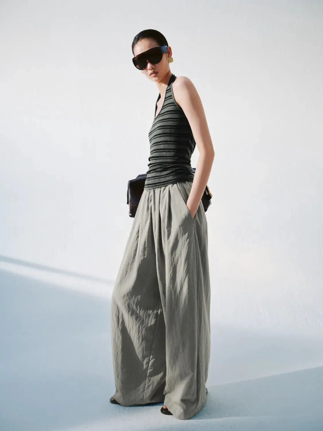 19012-halter-u-neck-contrast-striped-skinny-fit-tank-tops-4.webp Halter U-Neck Contrast Striped Skinny Fit Tank Tops