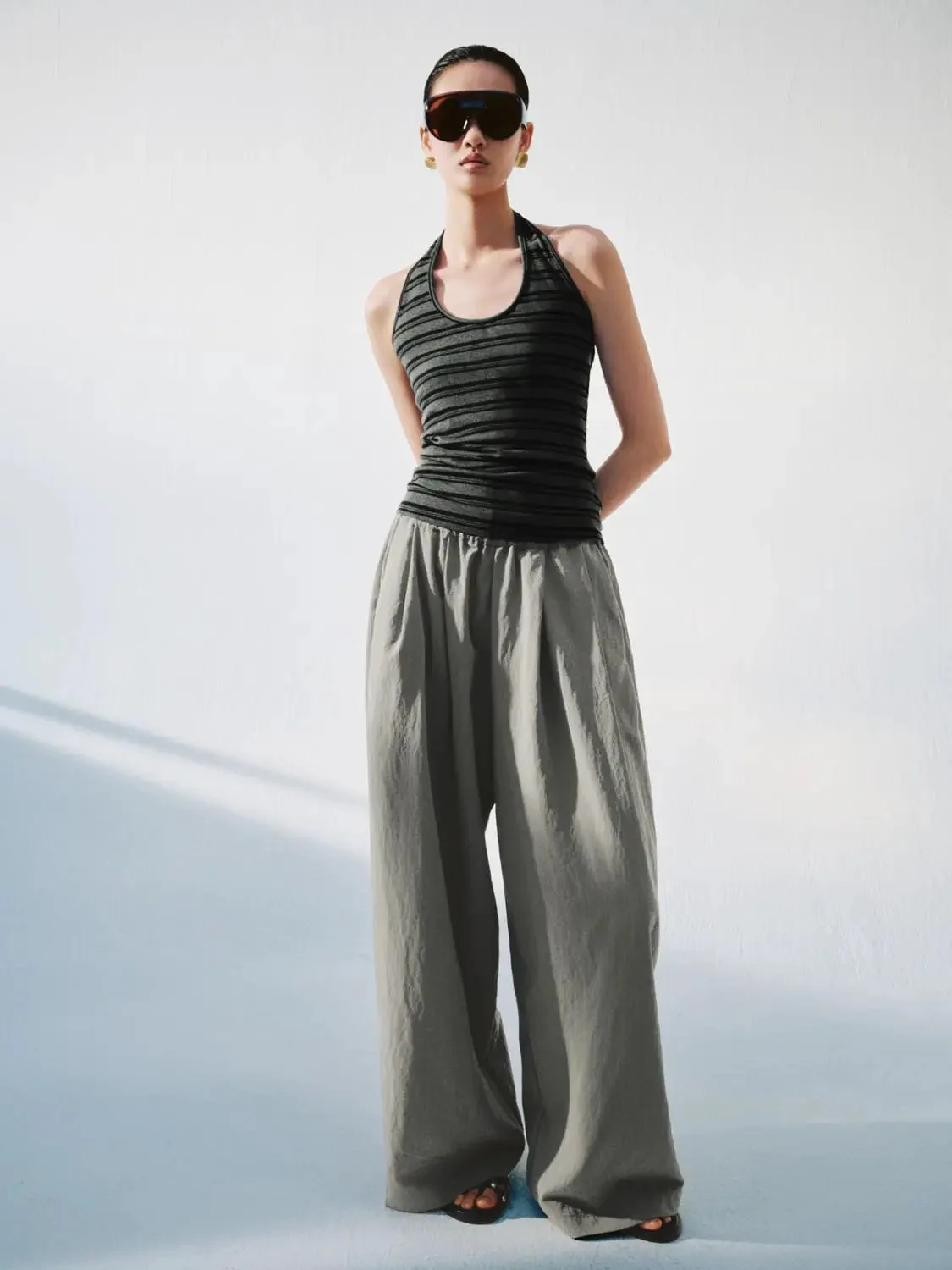 19012-halter-u-neck-contrast-striped-skinny-fit-tank-tops-5.webp Halter U-Neck Contrast Striped Skinny Fit Tank Tops