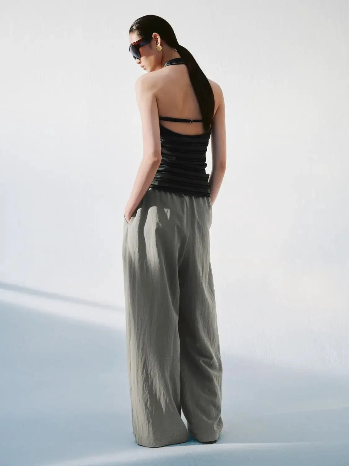19012-halter-u-neck-contrast-striped-skinny-fit-tank-tops-6.webp Halter U-Neck Contrast Striped Skinny Fit Tank Tops