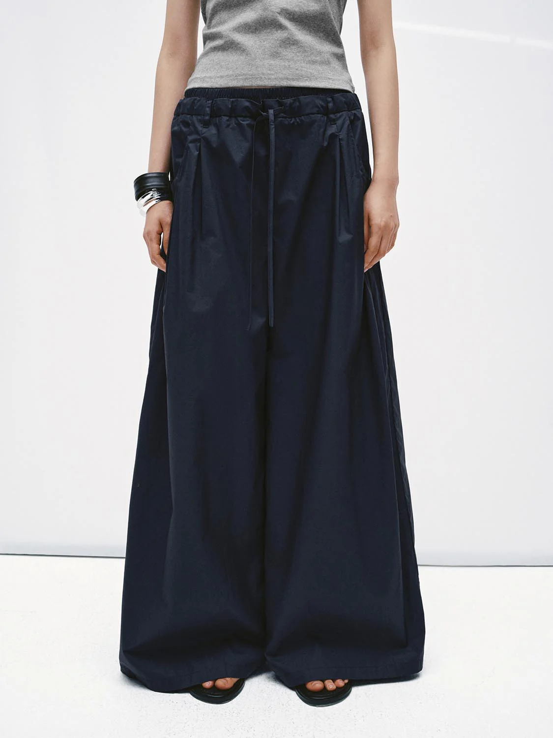 19059-pleat-detail-drawstring-wide-leg-pants-9.webp Pleat Detail Drawstring Wide Leg Pants