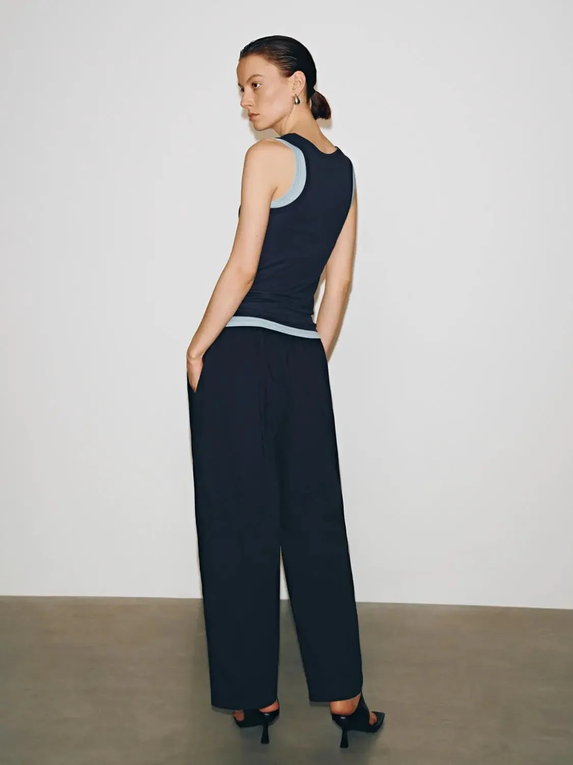 19076-two-tone-contrast-trim-layered-skinny-knit-tank-tops-6.webp Two Tone Contrast Trim Layered Skinny Knit Tank Tops