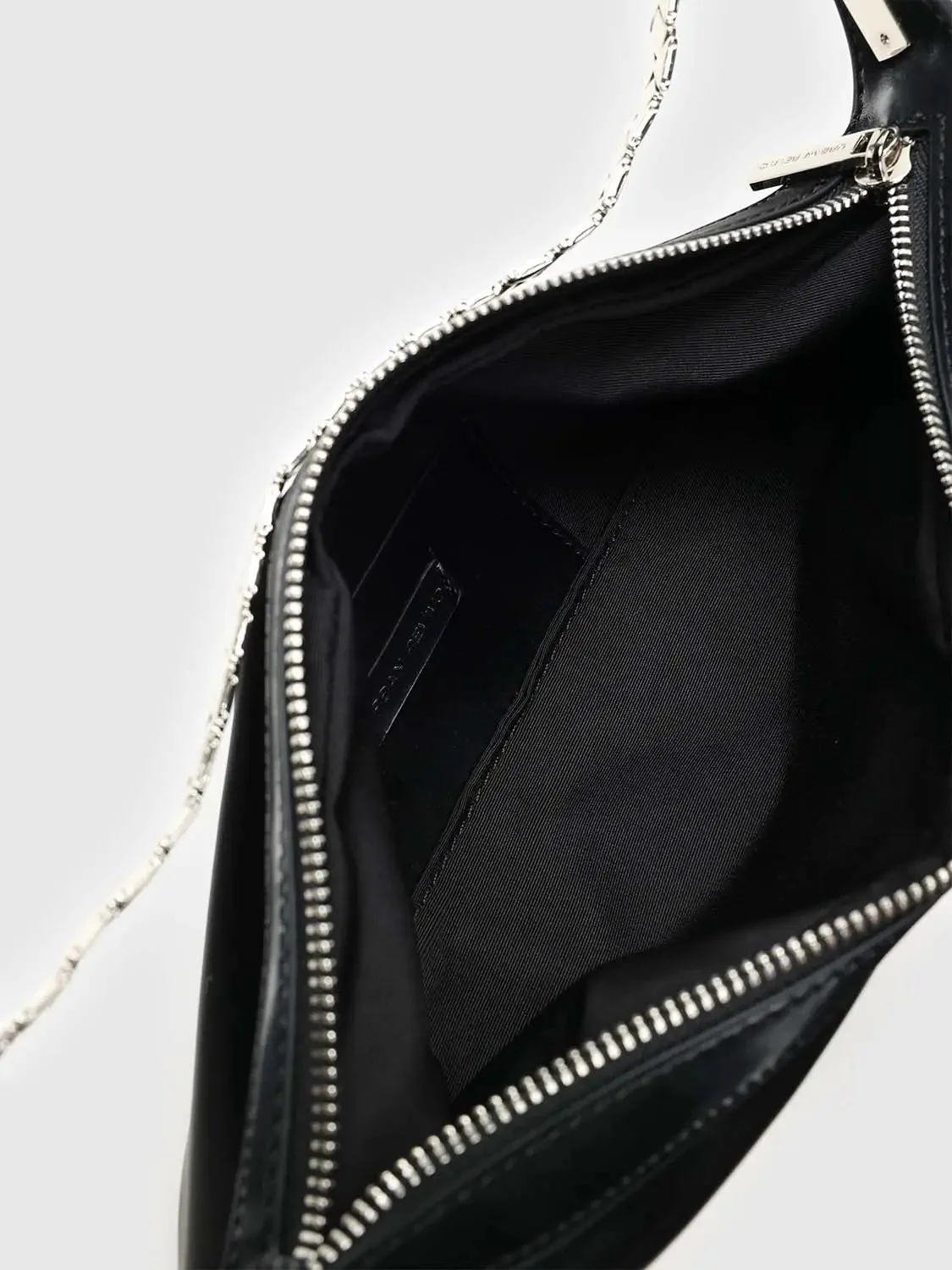 19147-crescent-minimalist-black-chain-link-shoulder-bag-5.webp Crescent Minimalist Black Chain Link Shoulder Bag