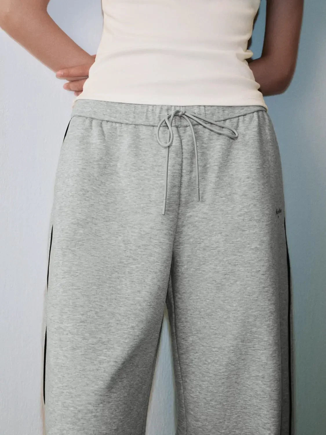 19182-cotton-lyocell-drawstring-barrel-leg-pants-5.webp Cotton Lyocell Drawstring Barrel Leg Pants