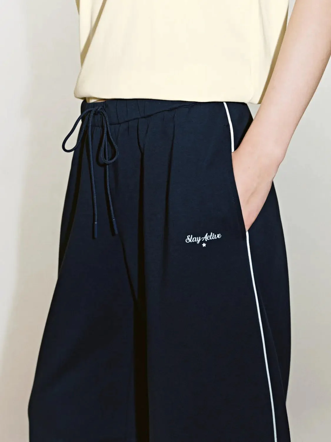 19188-cotton-lyocell-drawstring-barrel-leg-pants-5.webp Cotton Lyocell Drawstring Barrel Leg Pants