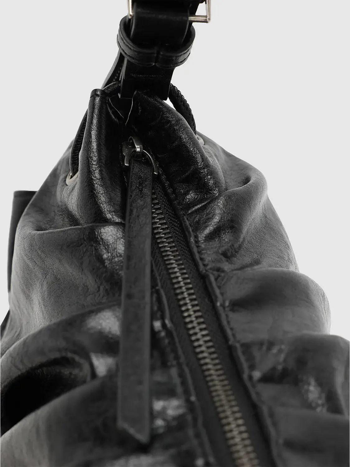 19259-ruched-crescent-synthetic-textured-black-shoulder-bag-5.webp Ruched Crescent Synthetic Textured Black Shoulder Bag