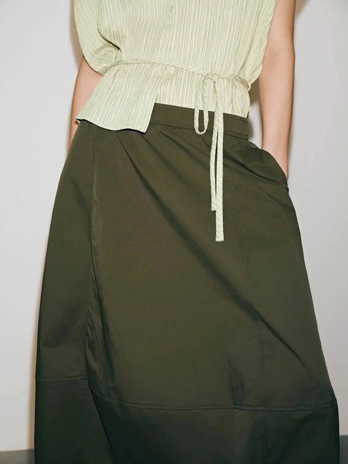 19277-cotton-blend-balloon-midi-pleated-tailored-skirt-5.webp Cotton Blend Balloon Midi Pleated Tailored Skirt