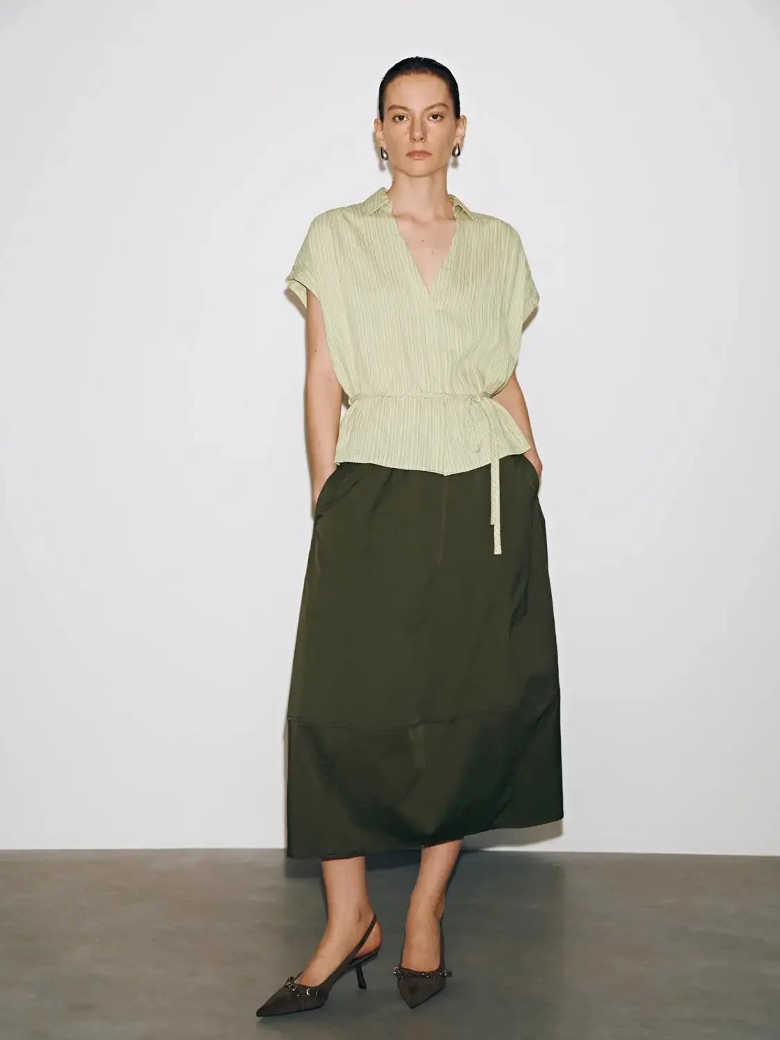 19277-cotton-blend-balloon-midi-pleated-tailored-skirt-7.webp Cotton Blend Balloon Midi Pleated Tailored Skirt