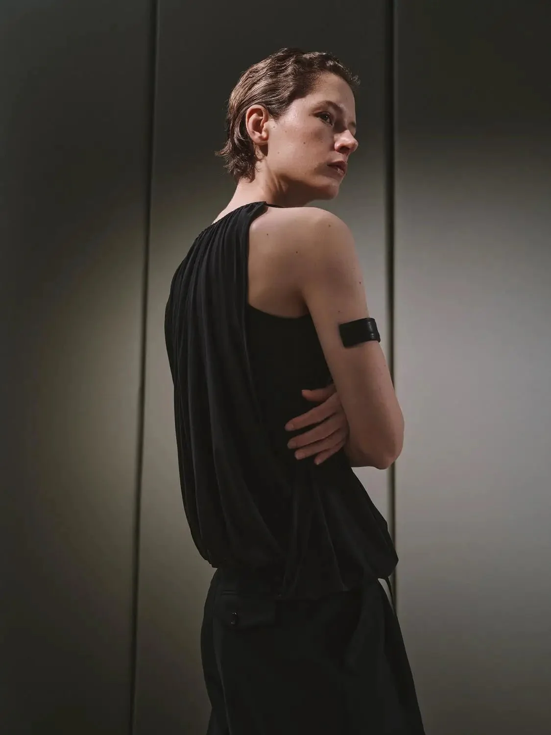 19324-minimal-shirring-detail-crew-neck-tank-tops-3.webp Minimal Shirring Detail Crew Neck Tank Tops