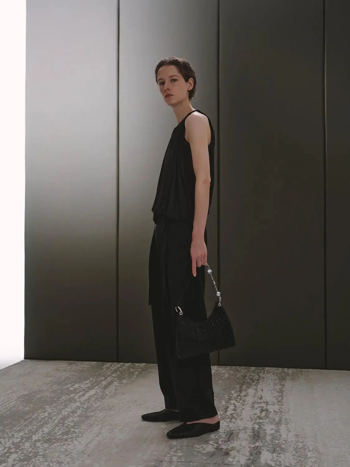 19324-minimal-shirring-detail-crew-neck-tank-tops-4.webp Minimal Shirring Detail Crew Neck Tank Tops