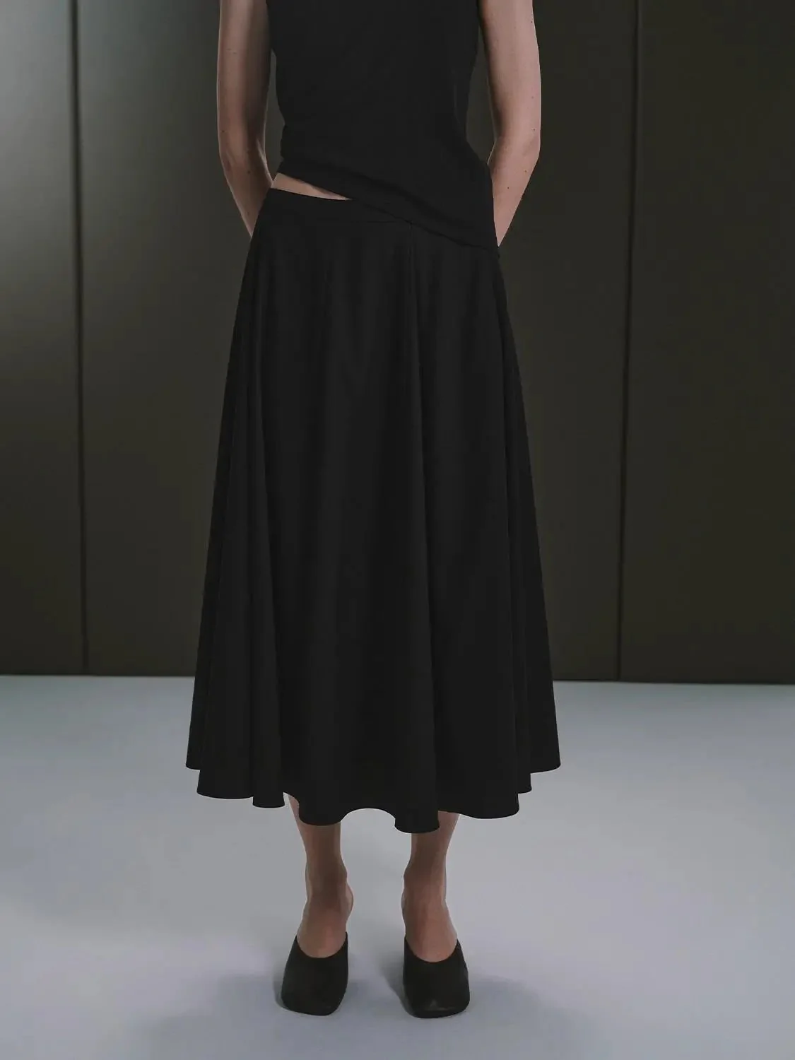 19348-timeless-pleated-a-line-midi-silhouette-skirt-9.webp Timeless Pleated A Line Midi Silhouette Skirt