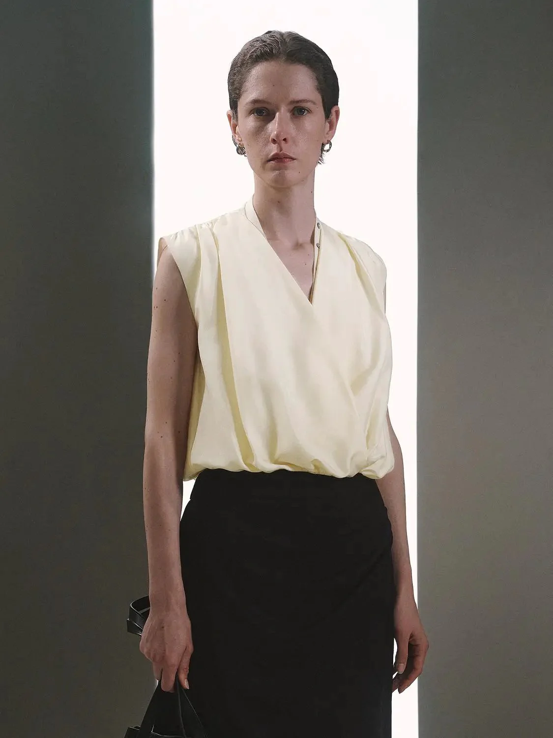 19360-v-neck-pleat-detail-silk-sleeveless-shirt-1.webp V-Neck Pleat Detail Silk Sleeveless Shirt