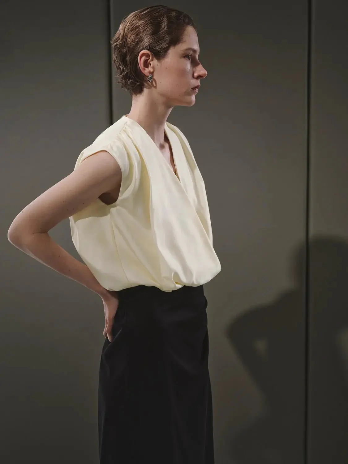 19360-v-neck-pleat-detail-silk-sleeveless-shirt-2.webp V-Neck Pleat Detail Silk Sleeveless Shirt