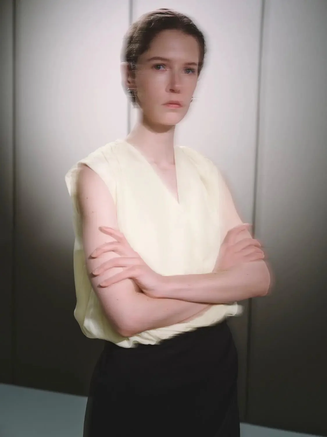 19360-v-neck-pleat-detail-silk-sleeveless-shirt-3.webp V-Neck Pleat Detail Silk Sleeveless Shirt