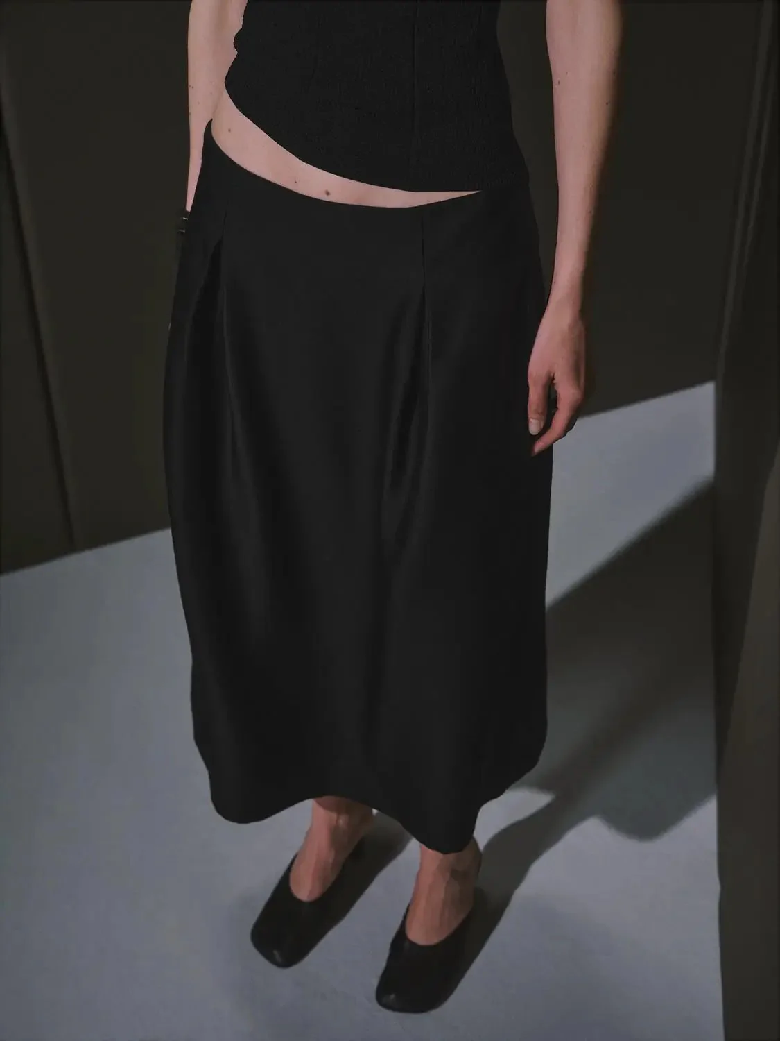 19366-pleat-detail-aline-wool-silk-blend-midi-skirt-3.webp Pleat Detail Aline Wool Silk Blend Midi Skirt