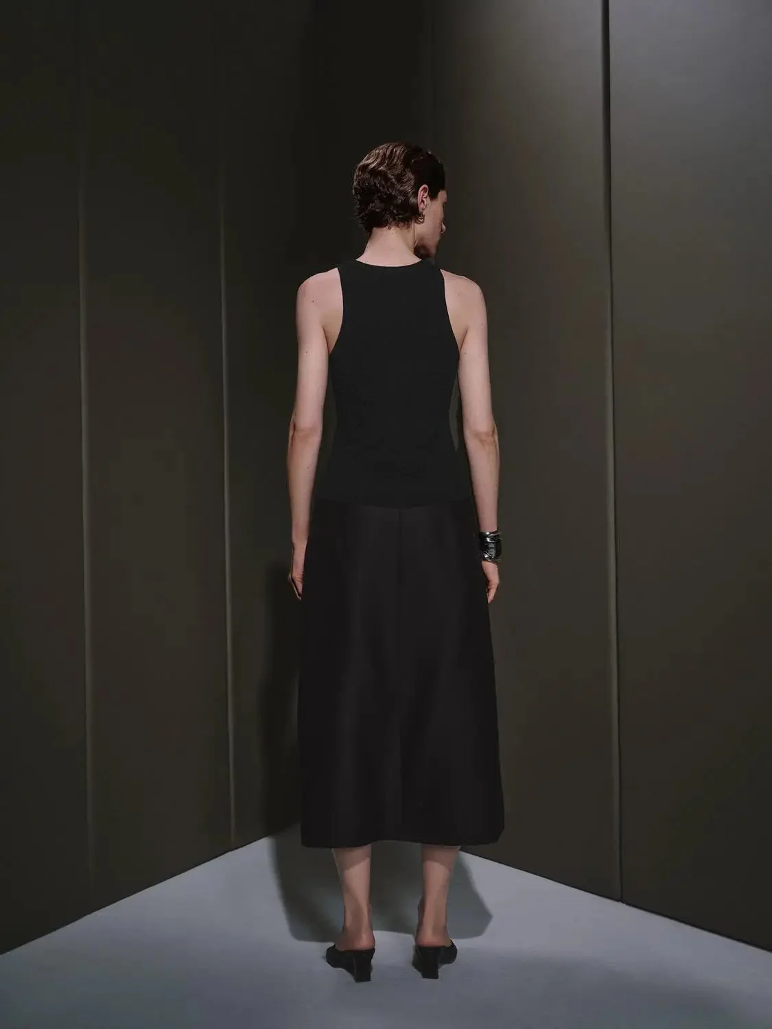 19366-pleat-detail-aline-wool-silk-blend-midi-skirt-4.webp Pleat Detail Aline Wool Silk Blend Midi Skirt