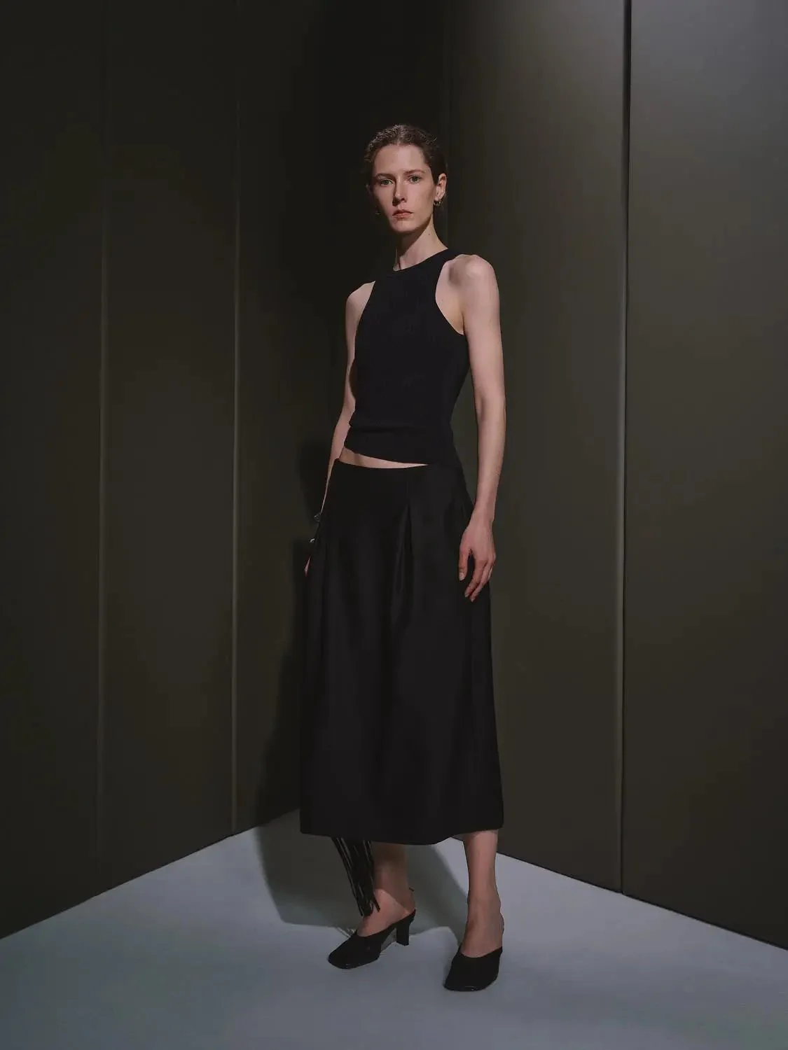 19366-pleat-detail-aline-wool-silk-blend-midi-skirt-7.webp Pleat Detail Aline Wool Silk Blend Midi Skirt
