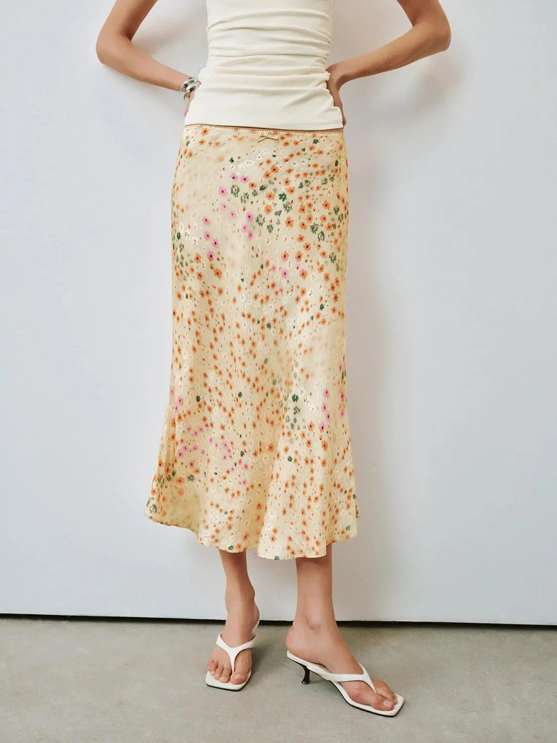 19386-floral-printed-fishtail-viscose-midi-skirt-1.webp Floral Printed Fishtail Viscose Midi Skirt