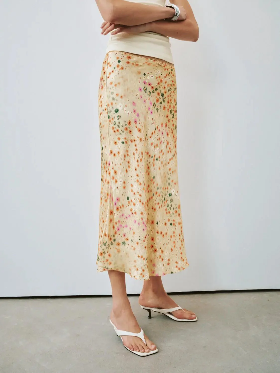 19386-floral-printed-fishtail-viscose-midi-skirt-3.webp Floral Printed Fishtail Viscose Midi Skirt