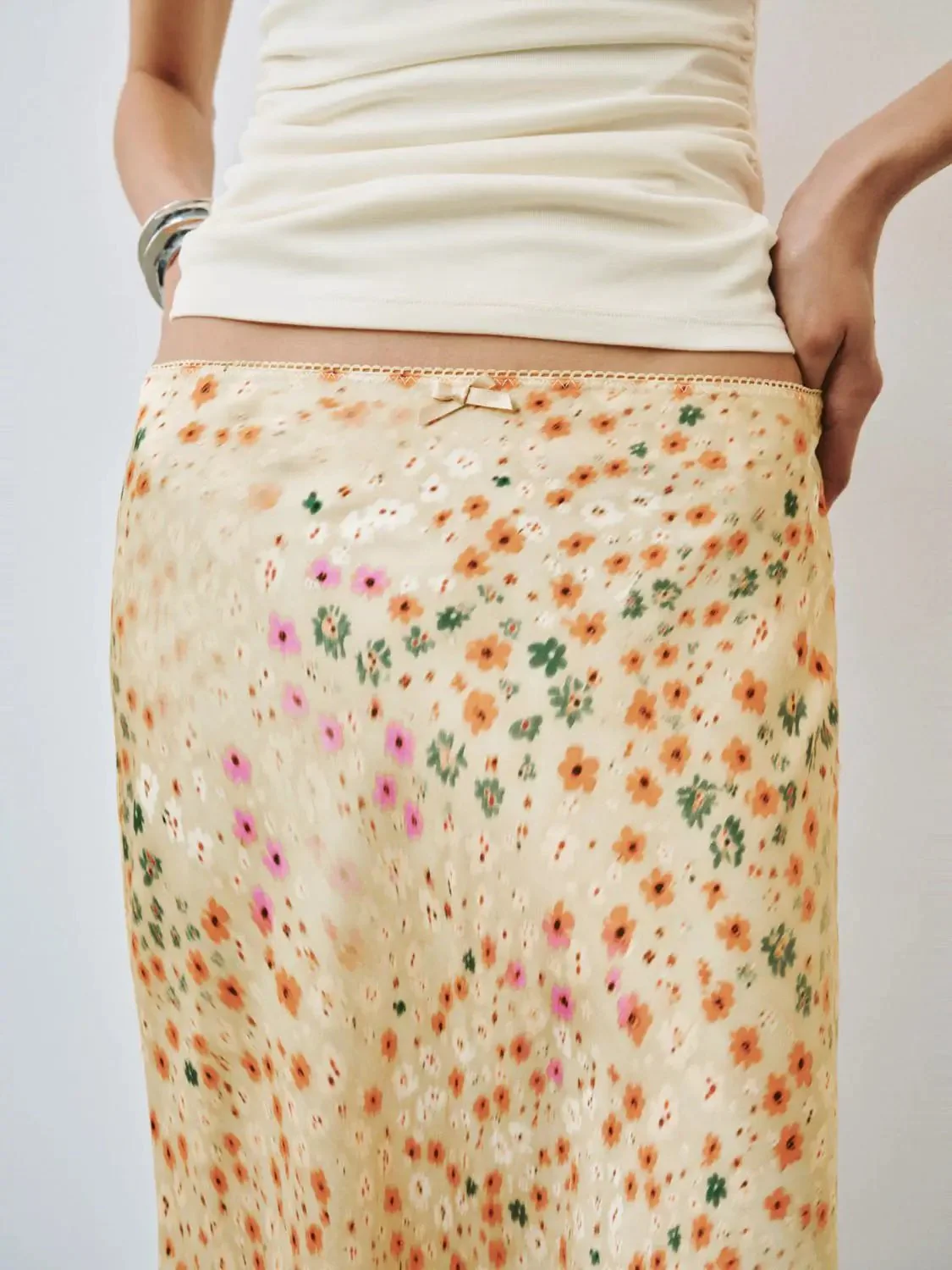 19386-floral-printed-fishtail-viscose-midi-skirt-5.webp Floral Printed Fishtail Viscose Midi Skirt