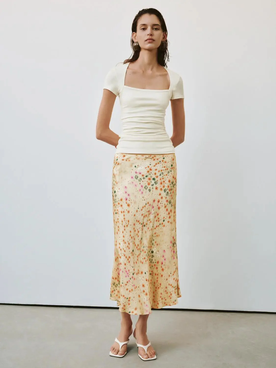 19386-floral-printed-fishtail-viscose-midi-skirt-7.webp Floral Printed Fishtail Viscose Midi Skirt