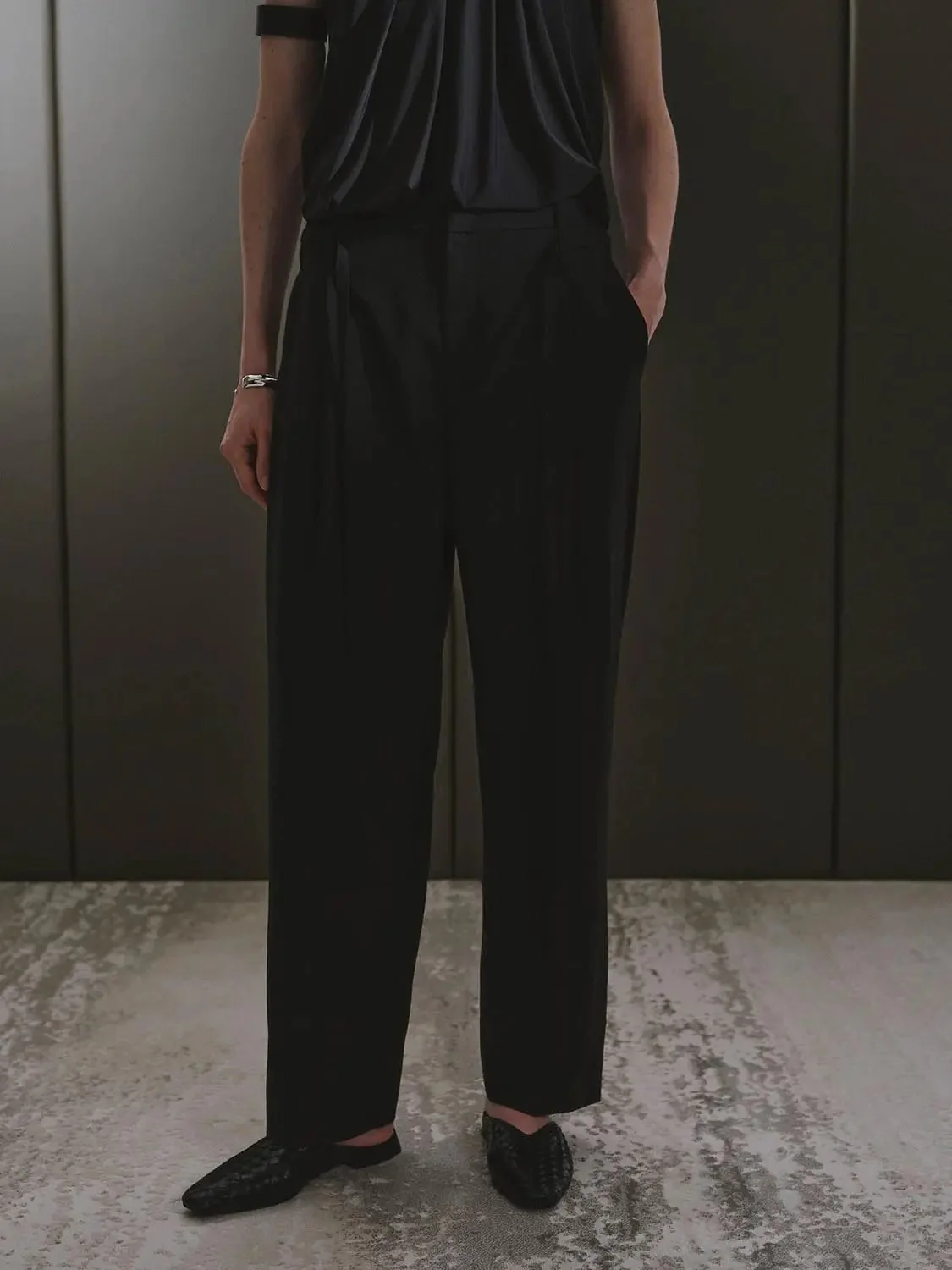 19407-elegant-pleat-detail-tapered-black-pants-1.webp Elegant Pleat Detail Tapered Black Pants