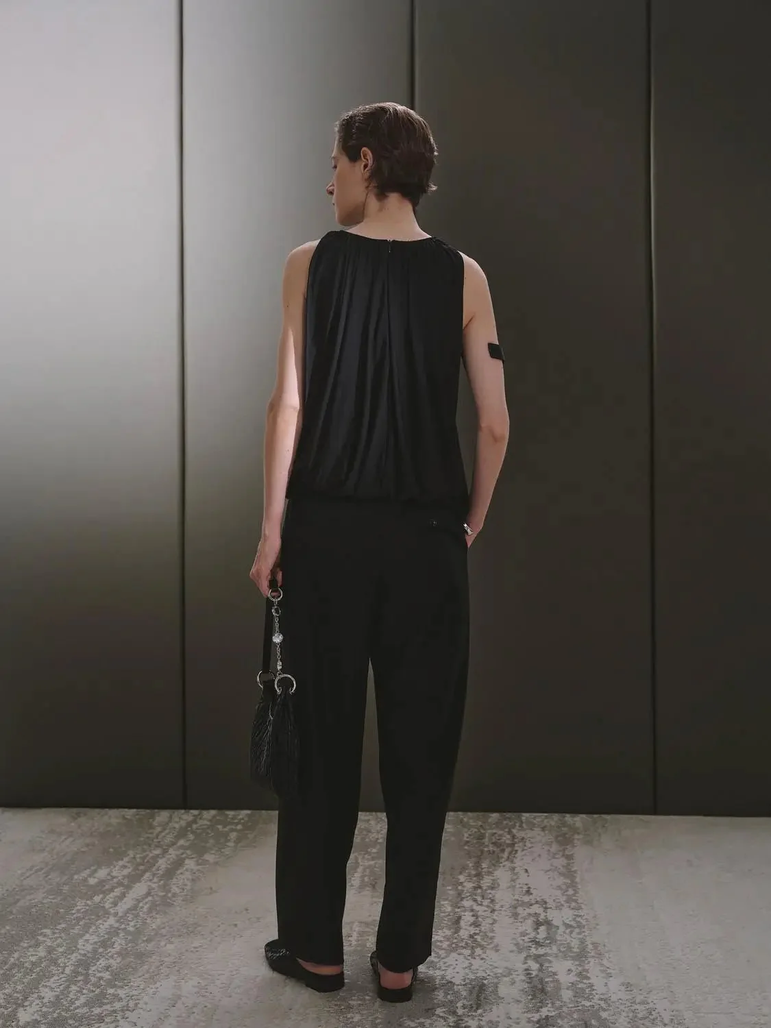 19407-elegant-pleat-detail-tapered-black-pants-4.webp Elegant Pleat Detail Tapered Black Pants