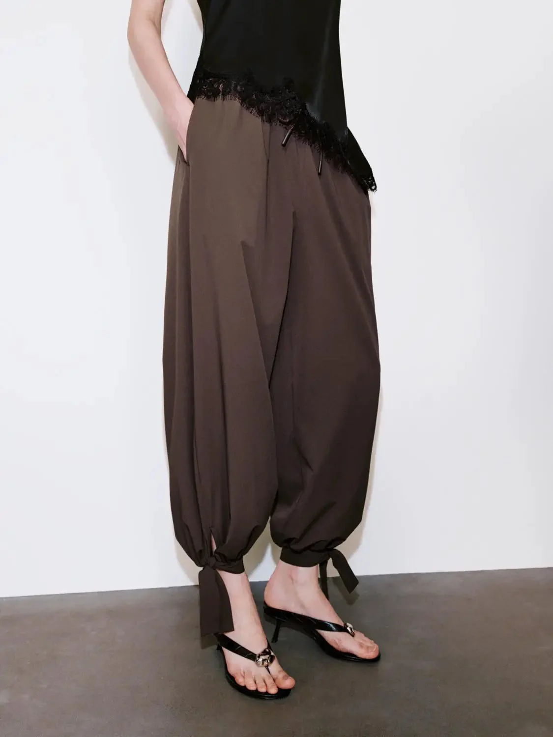 19425-elegant-drawstring-wide-leg-jogger-pants-3.webp Elegant Drawstring Wide Leg Jogger Pants