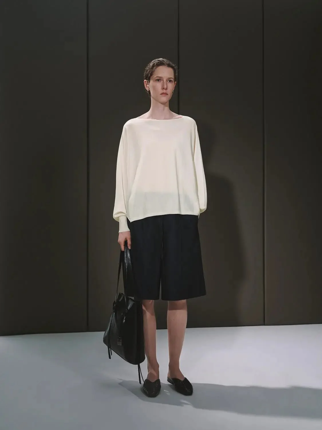 19516-wool-blend-drawstring-wide-leg-tailored-shorts-7.webp Wool Blend Drawstring Wide Leg Tailored Shorts
