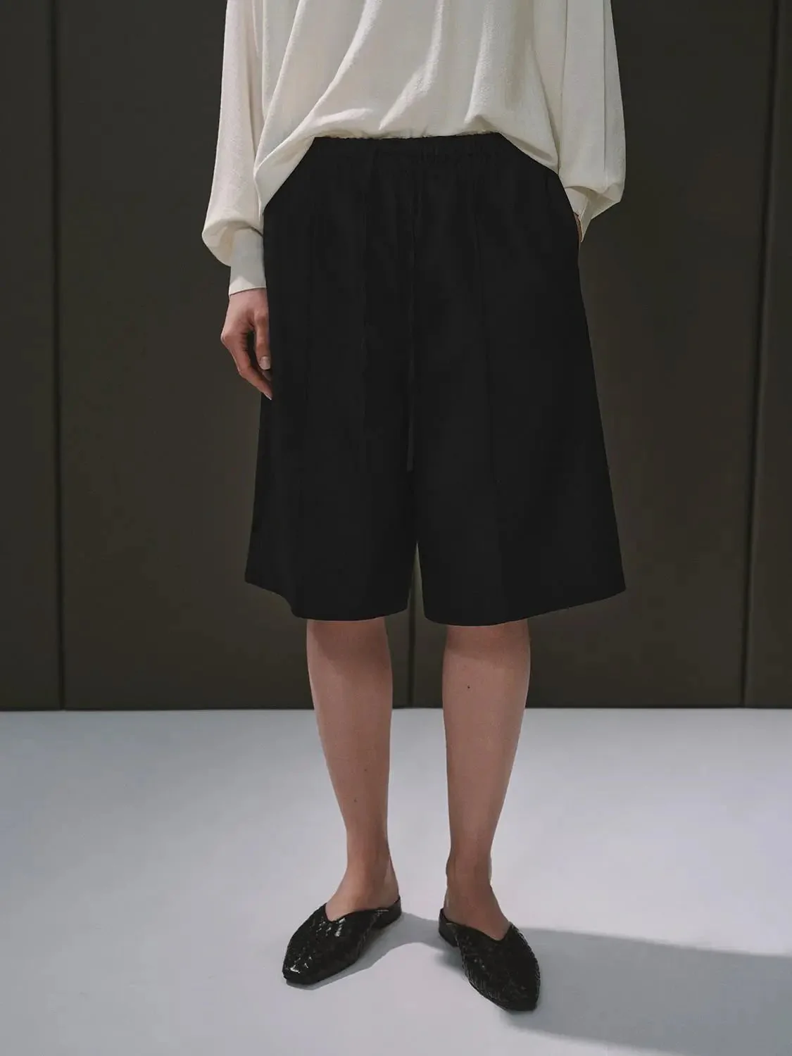 19516-wool-blend-drawstring-wide-leg-tailored-shorts-9.webp Wool Blend Drawstring Wide Leg Tailored Shorts