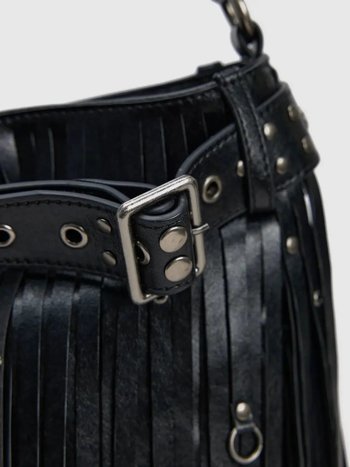 1952-gwp-tassel-shoulder-bags-4.webp 【GWP】Tassel Shoulder Bags