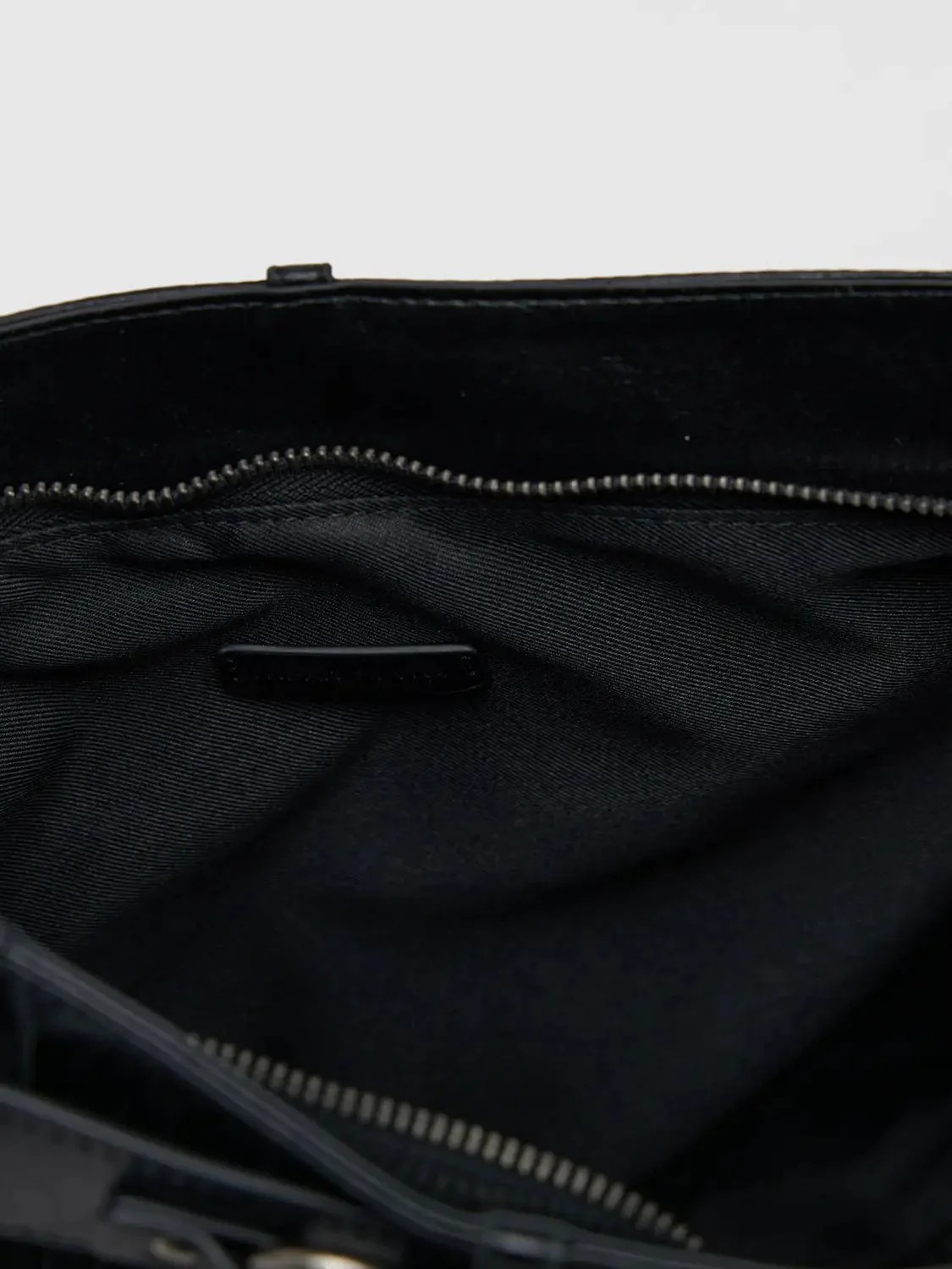 1952-gwp-tassel-shoulder-bags-6.webp 【GWP】Tassel Shoulder Bags