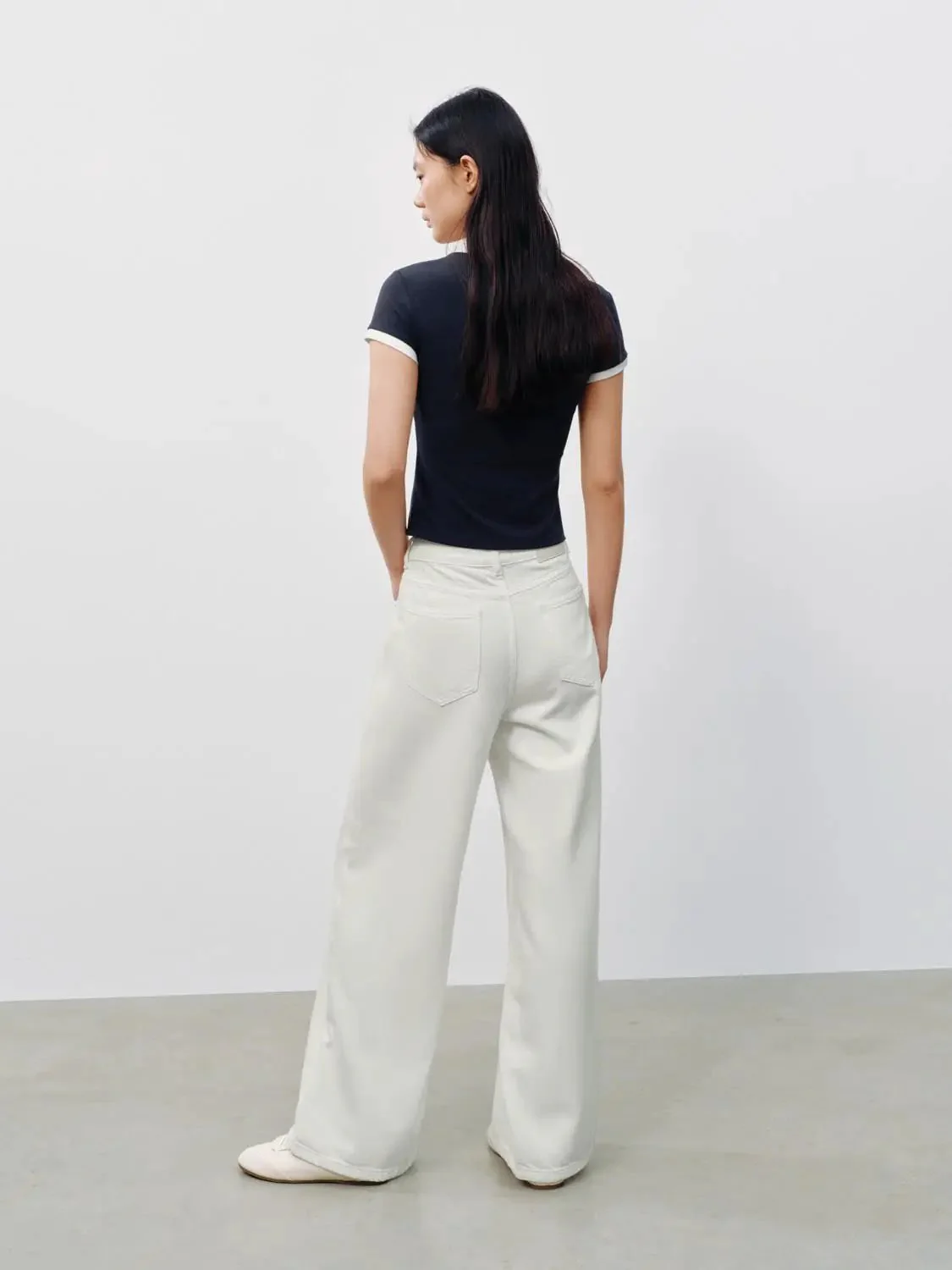 19552-radiant-cotton-lyocell-blend-contrast-trim-v-neck-t-shirt-14.webp Radiant Cotton Lyocell Blend Contrast Trim V-Neck T-Shirt